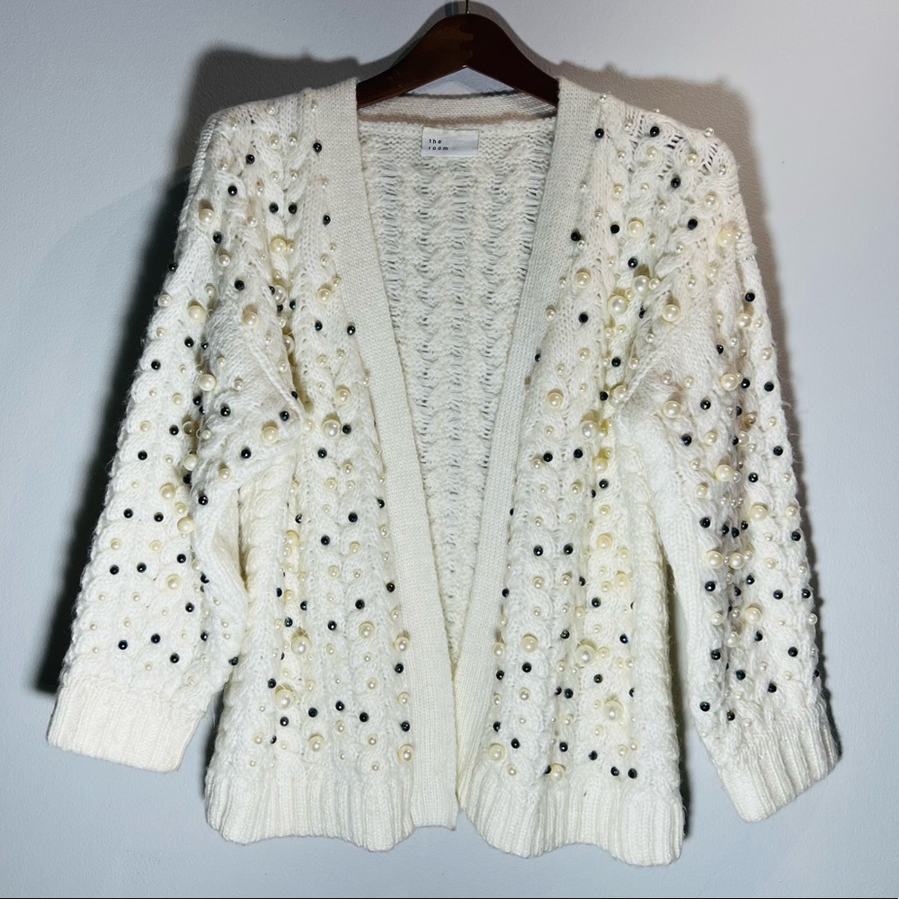 White Pearl Detailed Knit Cardigan**Small $348 - Picture 5 of 8
